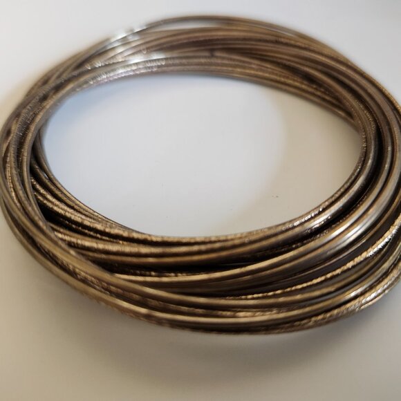 Gold coloured bangle - Picture 2 of 2